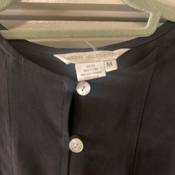 Annie Alexander Black 100% Silk Mother of Pearl Button Blouse, Size Medium - Picture 3 of 7